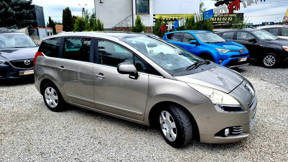 PEUGEOT 5008 -