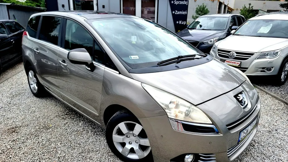 PEUGEOT 5008 -