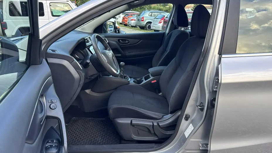 NISSAN Qashqai -