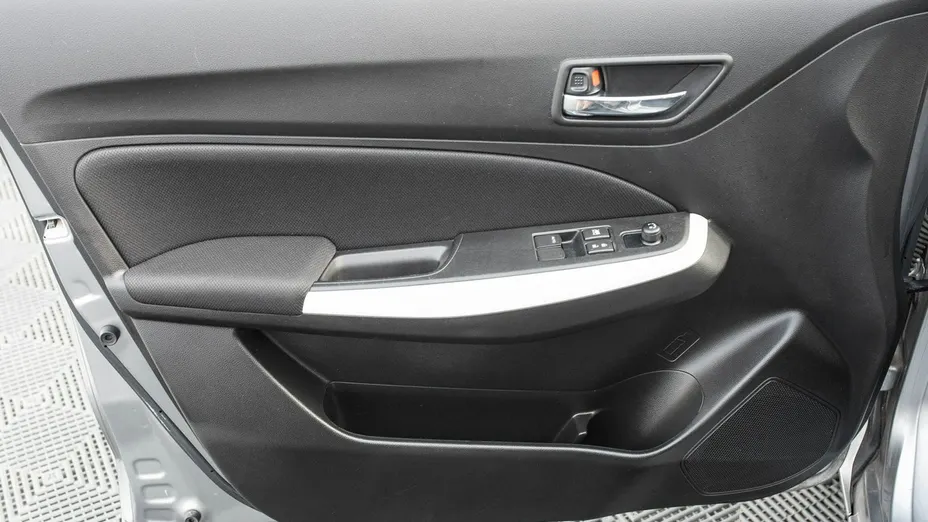 SUZUKI Swift -