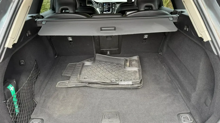 VOLVO XC60 -