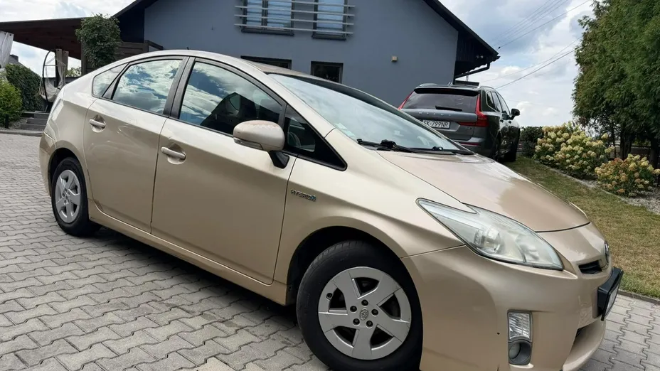 TOYOTA Prius -
