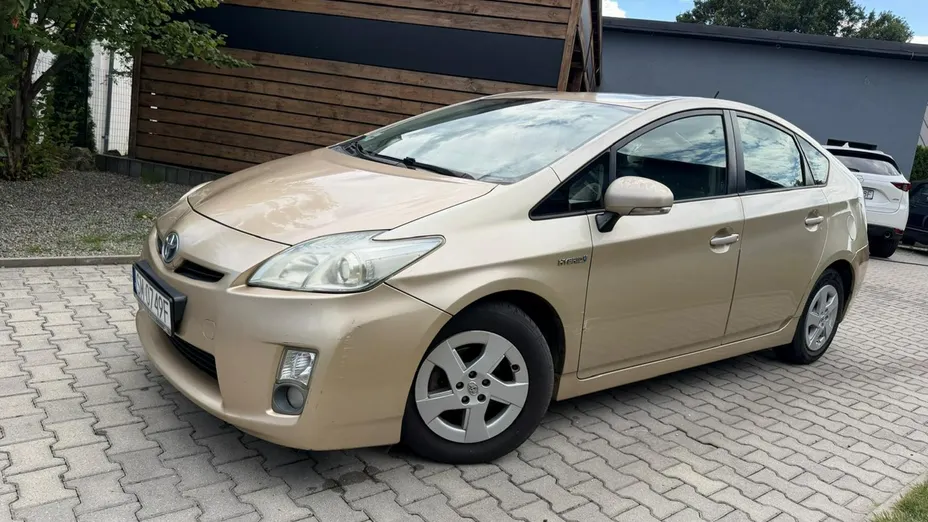 TOYOTA Prius -