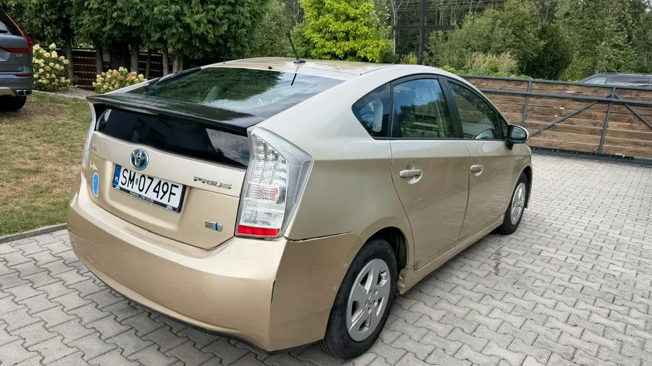TOYOTA Prius -