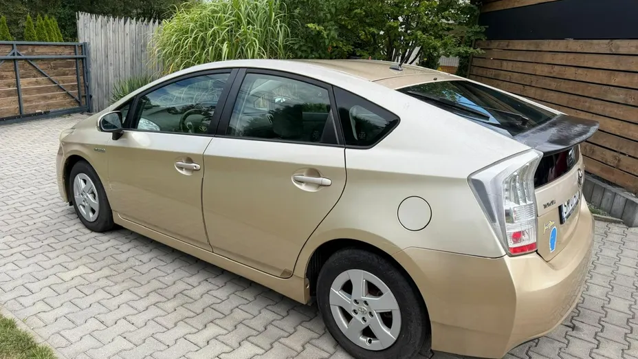 TOYOTA Prius -