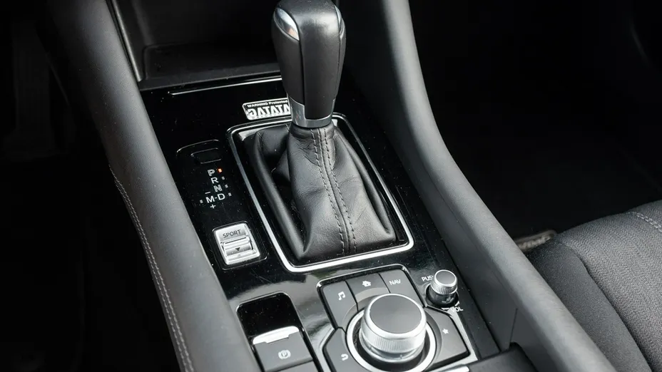 MAZDA 6 -