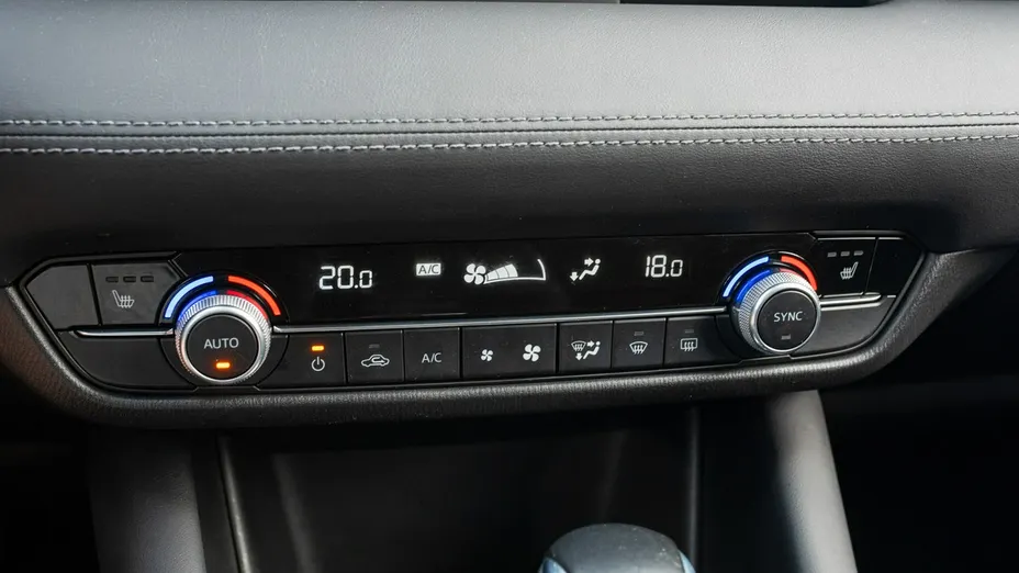 MAZDA 6 -