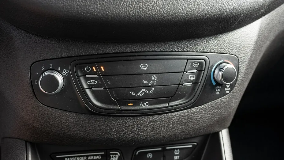 FORD Tourneo Courier -