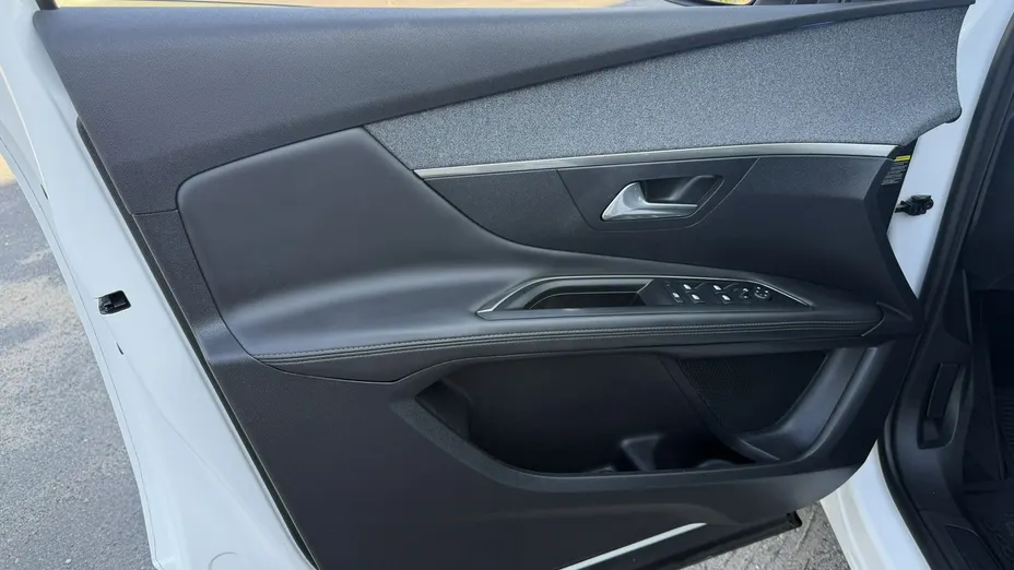 PEUGEOT 3008 -