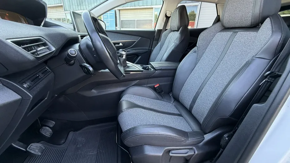 PEUGEOT 3008 -