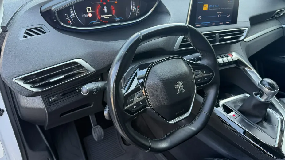 PEUGEOT 3008 -