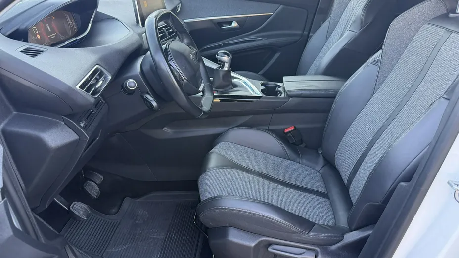 PEUGEOT 3008 -