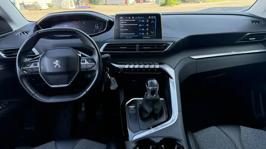 PEUGEOT 3008 -