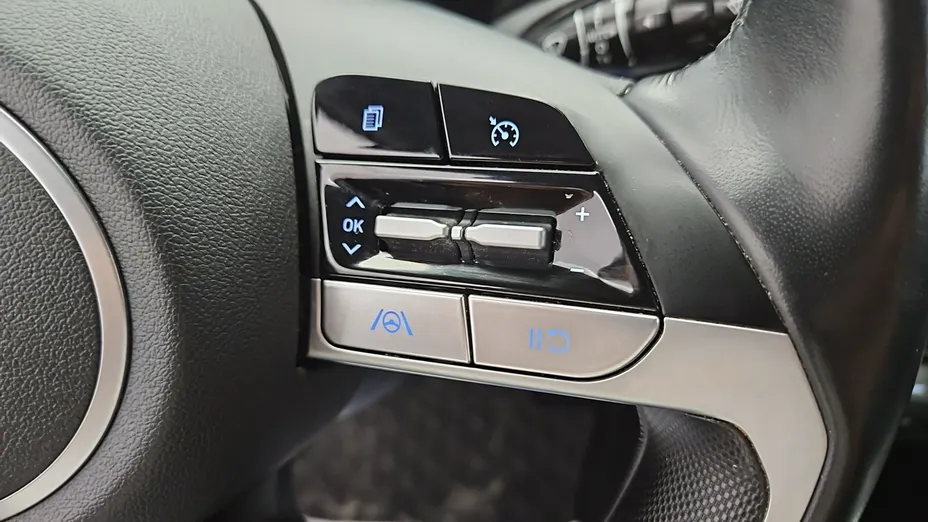 HYUNDAI Elantra -