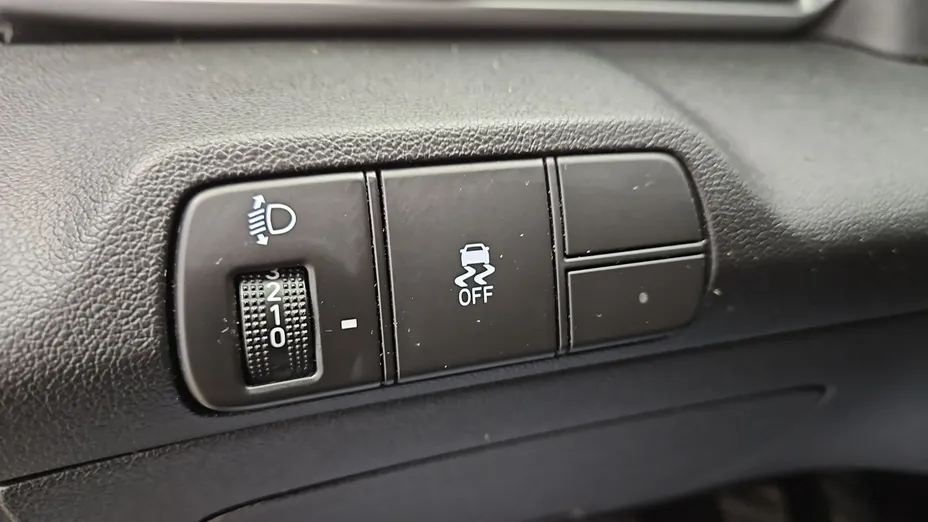 HYUNDAI Elantra -