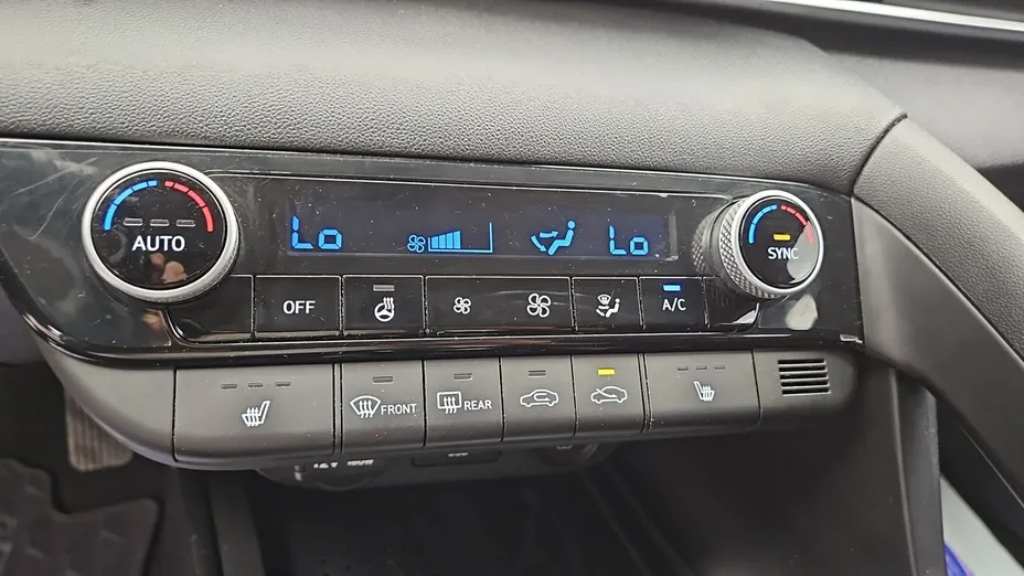 HYUNDAI Elantra -