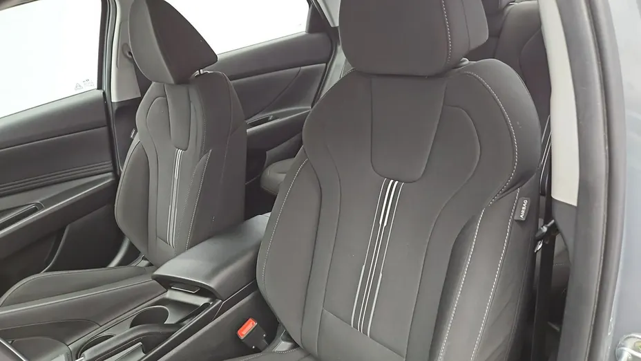HYUNDAI Elantra -