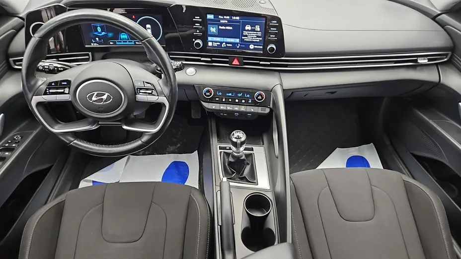 HYUNDAI Elantra -