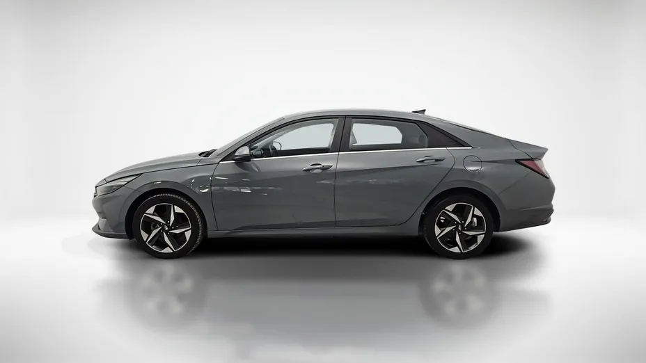 HYUNDAI Elantra -