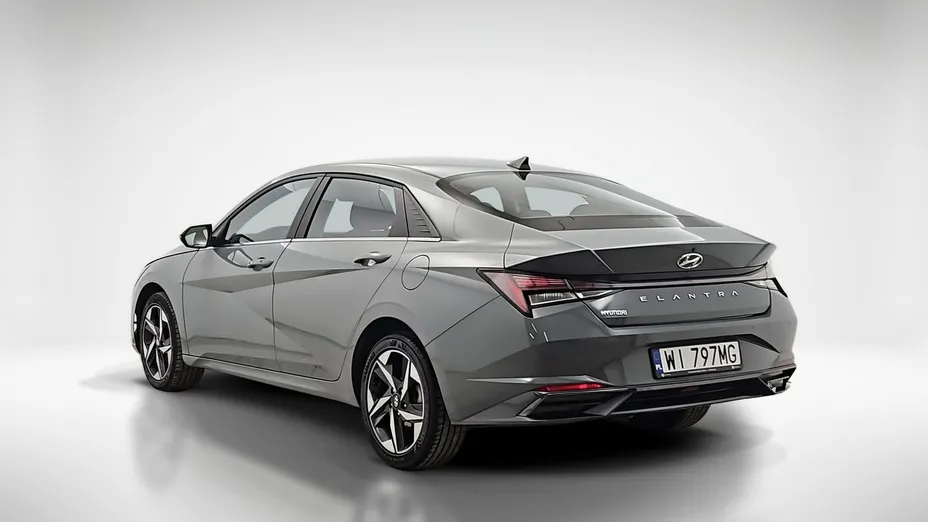 HYUNDAI Elantra -