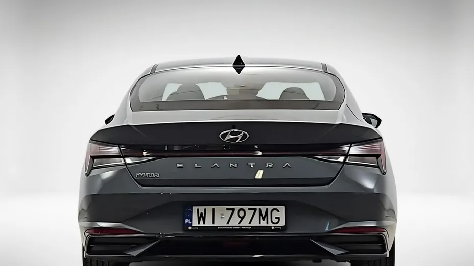 HYUNDAI Elantra -