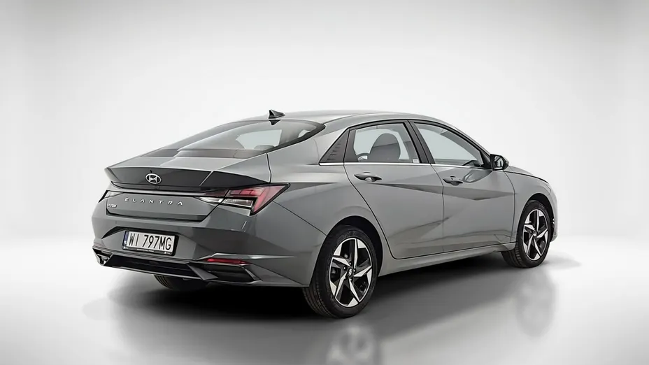 HYUNDAI Elantra -