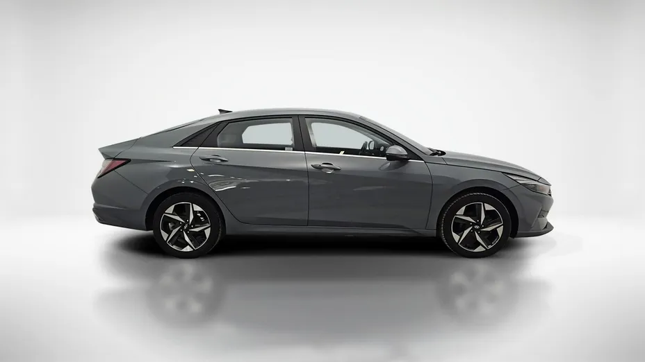 HYUNDAI Elantra -