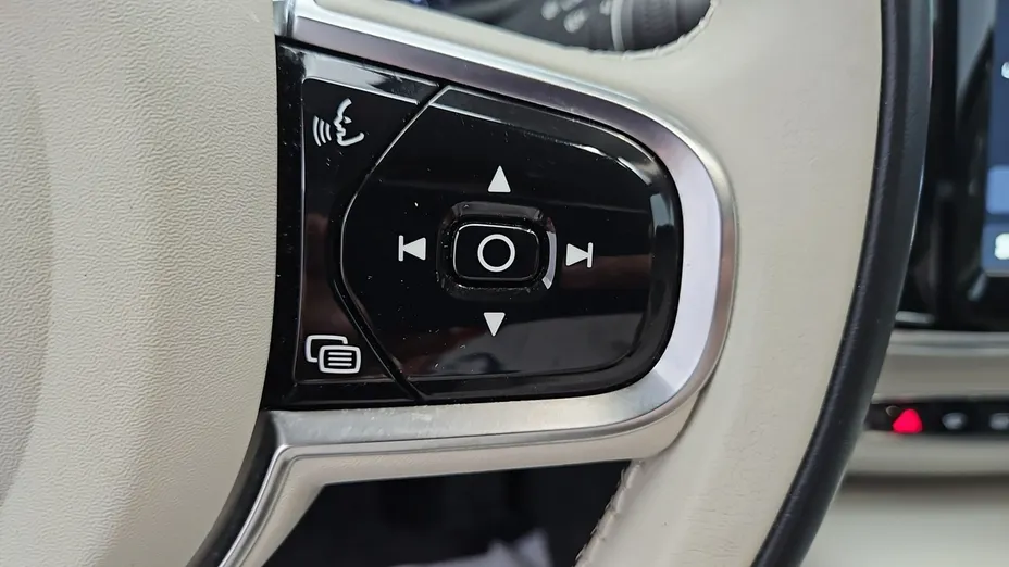 VOLVO S90 -