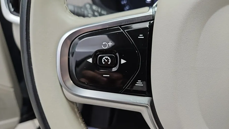 VOLVO S90 -