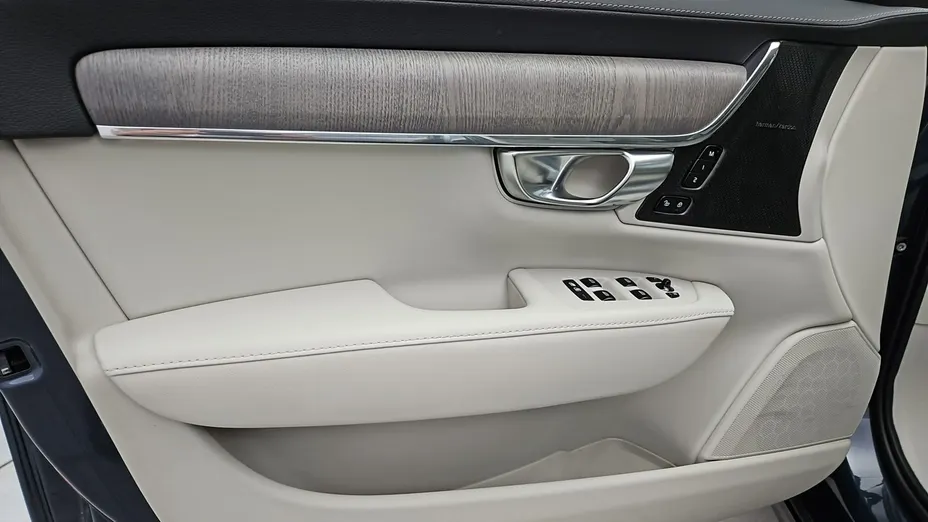 VOLVO S90 -
