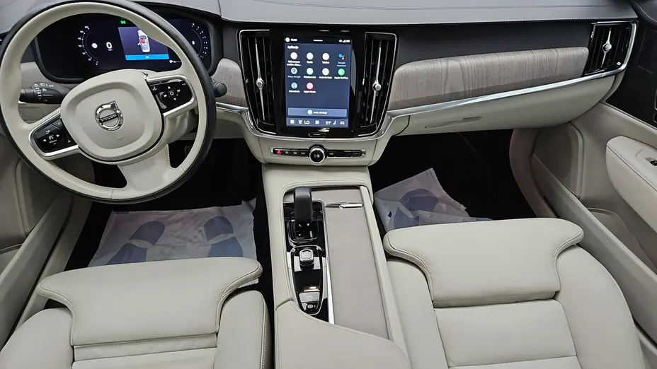 VOLVO S90 -