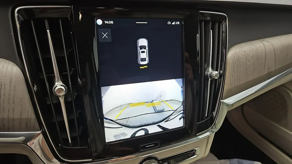 VOLVO S90 -