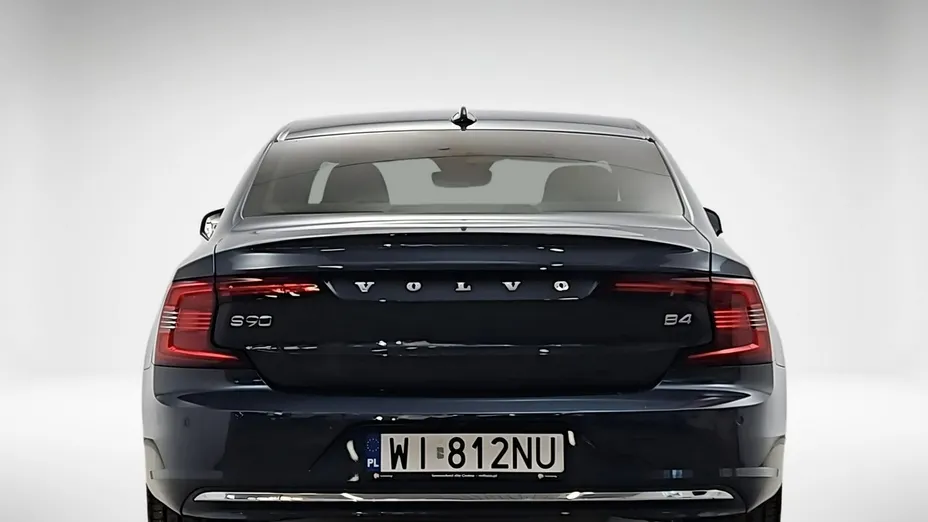 VOLVO S90 -