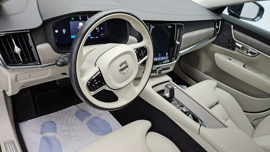 VOLVO S90 -