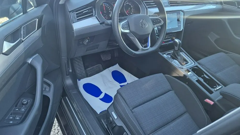 VOLKSWAGEN Passat -