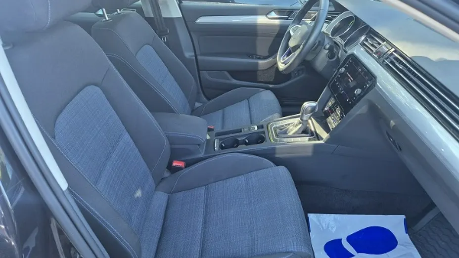 VOLKSWAGEN Passat -