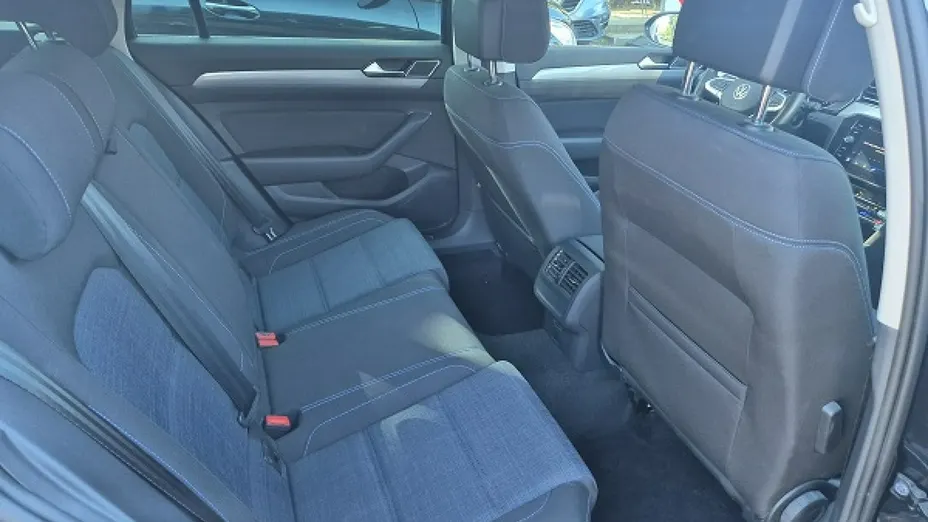 VOLKSWAGEN Passat -