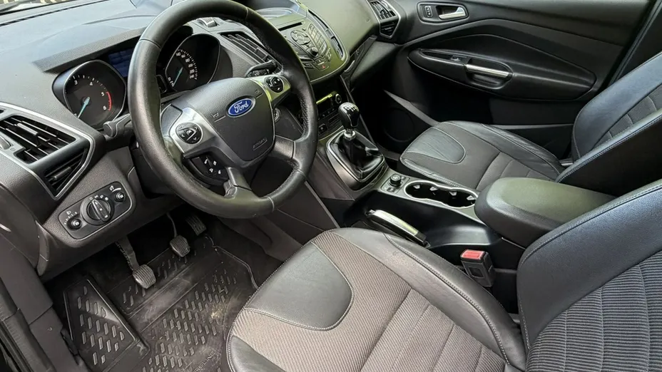 FORD Kuga -