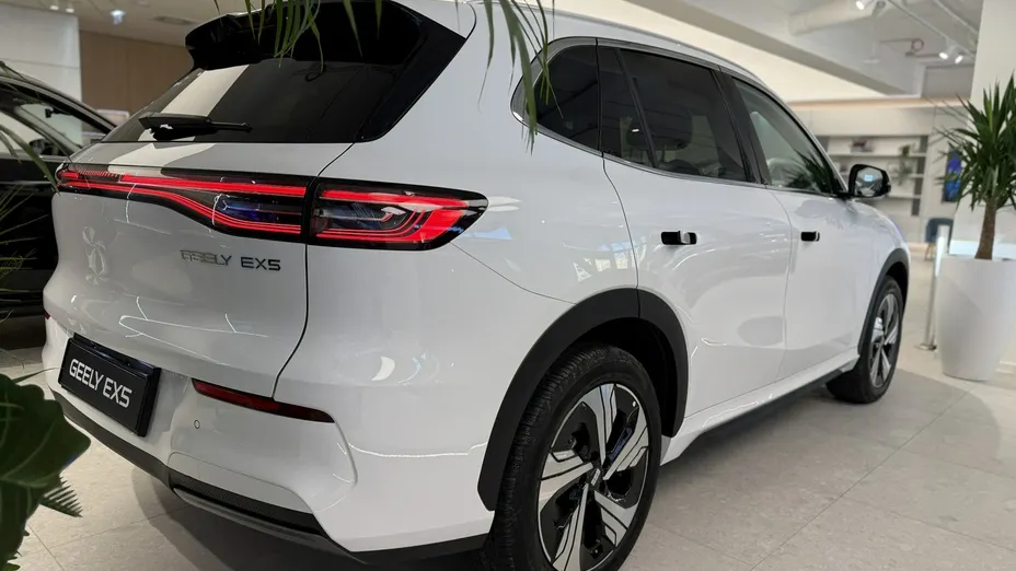 GEELY EX5 -