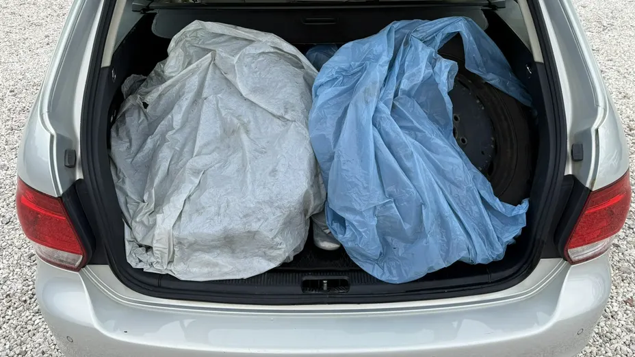 VOLKSWAGEN Golf -