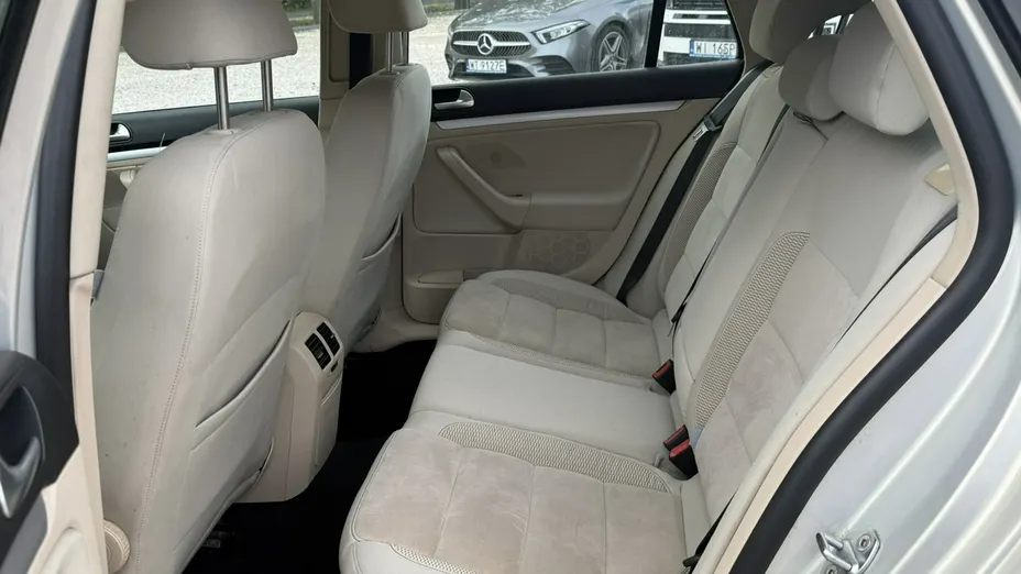 VOLKSWAGEN Golf -