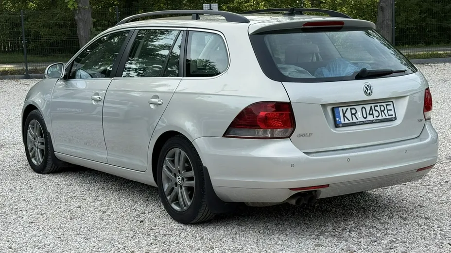 VOLKSWAGEN Golf -