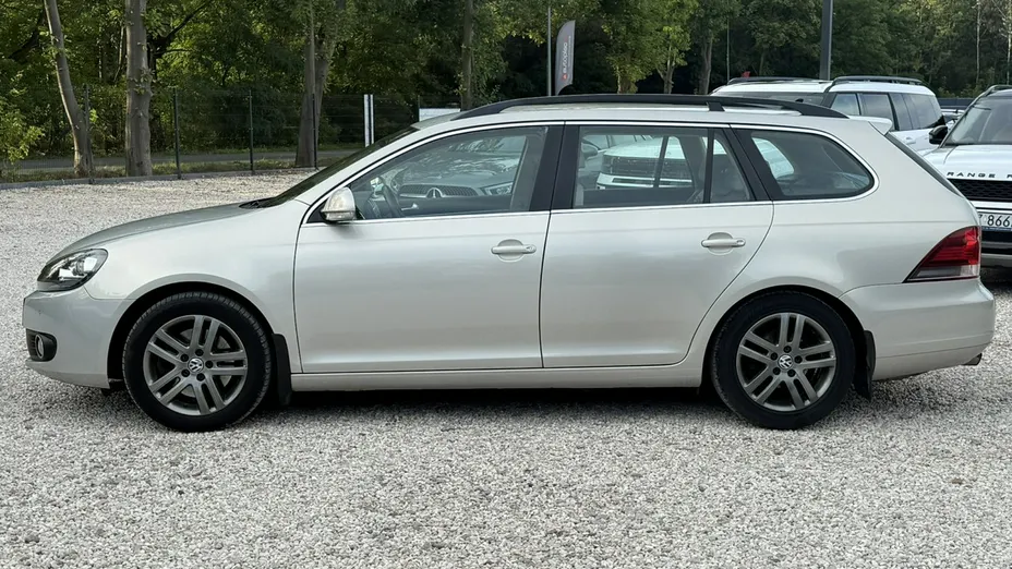 VOLKSWAGEN Golf -