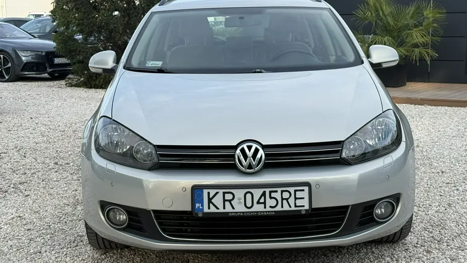 VOLKSWAGEN Golf -
