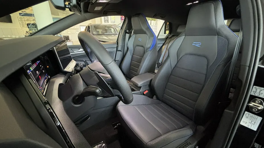 VOLKSWAGEN Golf -