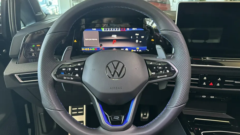 VOLKSWAGEN Golf -
