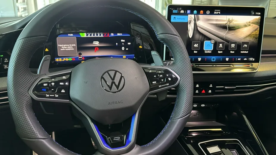 VOLKSWAGEN Golf -