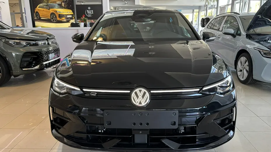 VOLKSWAGEN Golf -