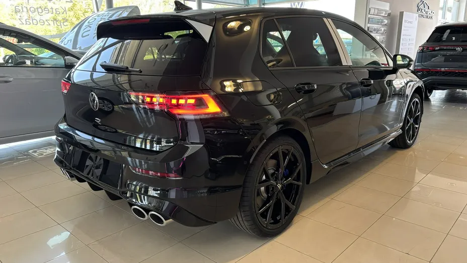 VOLKSWAGEN Golf -