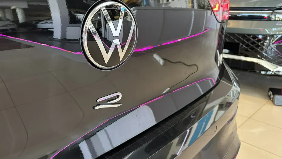 VOLKSWAGEN Golf -